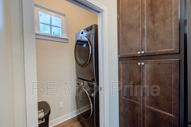 Building Photo - 609 Fishers Ct