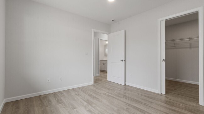 Building Photo - Move-In Ready 2BR/1BA in Waimalu, Aiea – Minutes from Pearl Harbor & Pearlridge