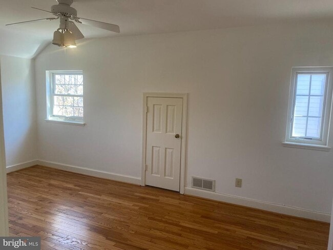 Building Photo - 716 N Overlook Dr