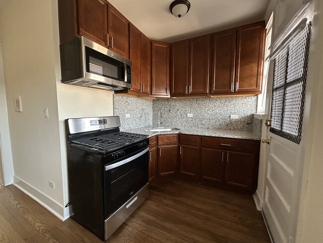 Building Photo - 2659 N Spaulding-222