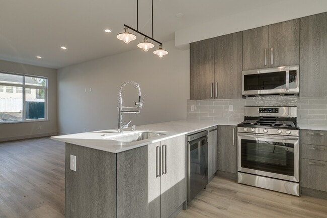 Building Photo - Modern, Spacious 2020 Townhome in West Seattle!