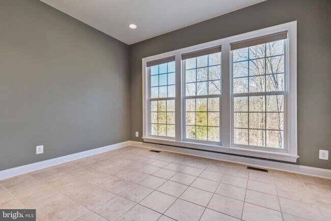 Building Photo - 42668 Keiller Terrace