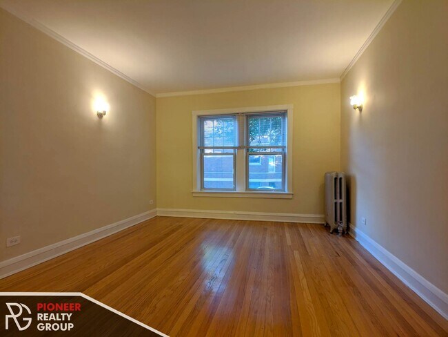 Building Photo - 2100 W Ainslie St