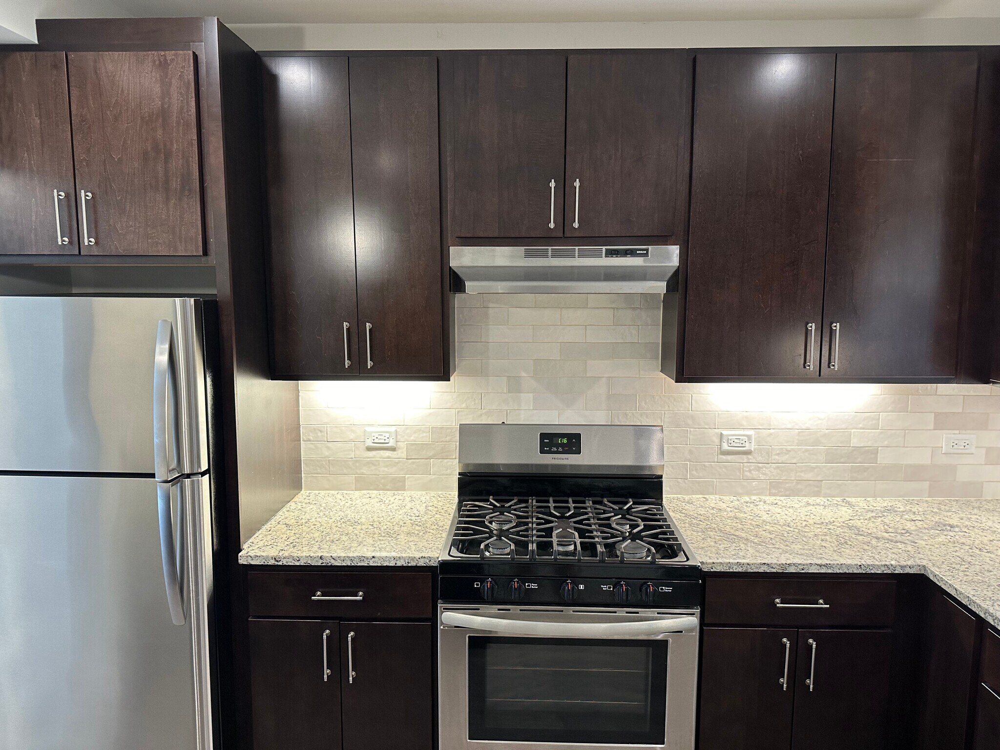 Building Photo - 1143 Maple