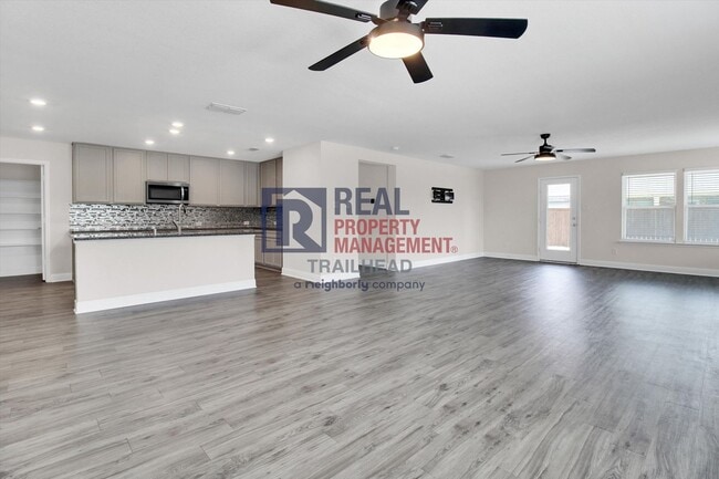 Building Photo - Beautiful 4 Bedroom/2 Bath Open Concept Home