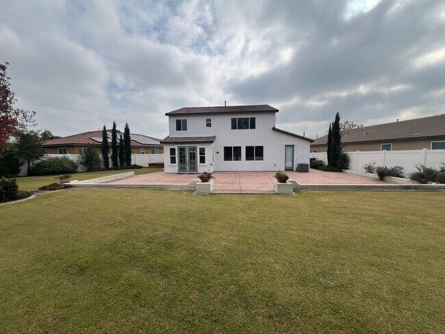 Building Photo - 14816 Huckleberry Dr