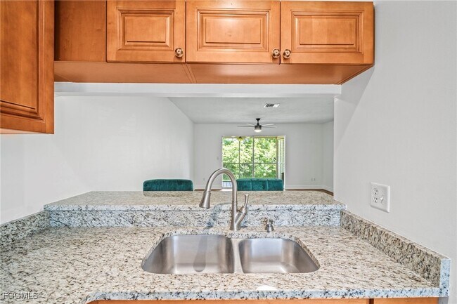 Building Photo - 6156 Lakefront Dr