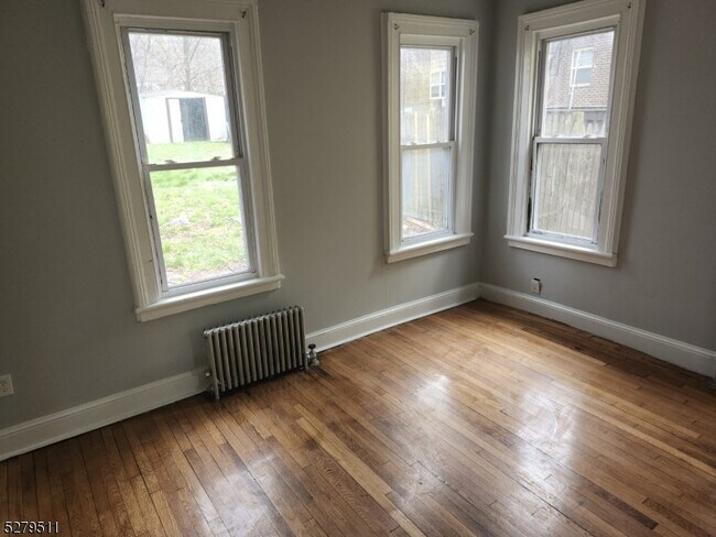 Building Photo - 556 Scotland Rd