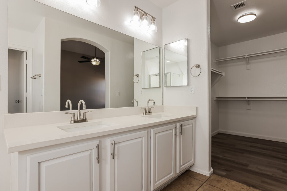 Building Photo - 15178 W Taylor St