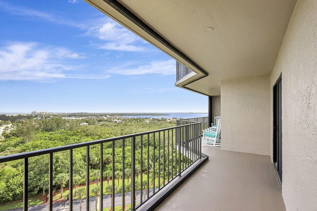 Building Photo - 801 S Ocean Dr