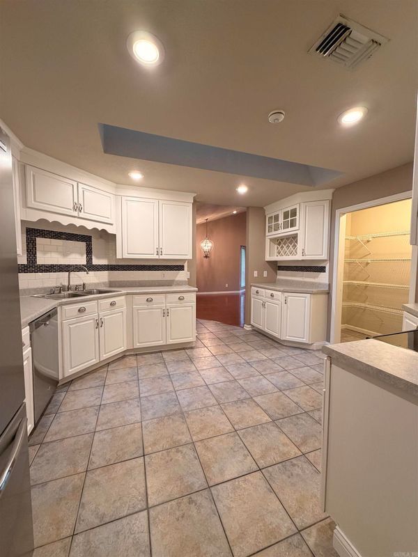 Building Photo - 31 Enclave Cir