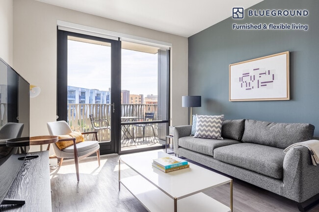 Building Photo - 690 Long Bridge St