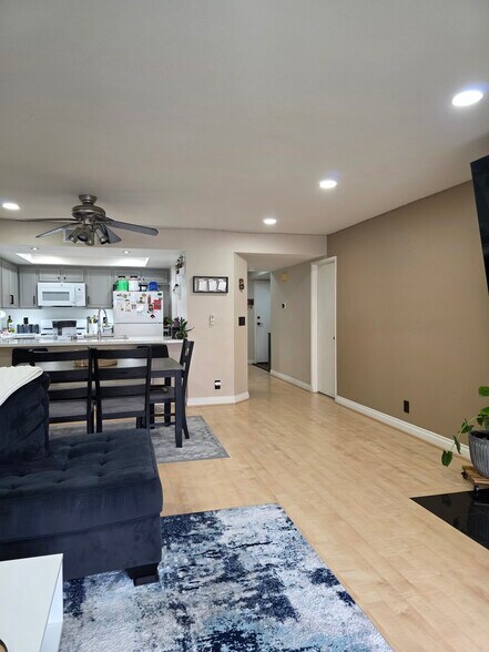 Building Photo - 9949 Scripps Westview Way