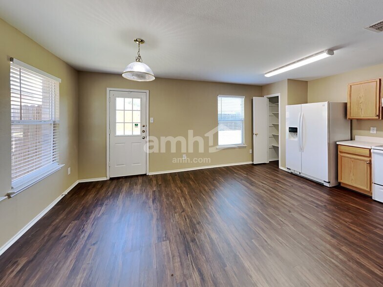Building Photo - 4610 Elm Point Dr