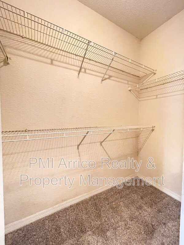 Building Photo - 18001 Richmond Pl Dr