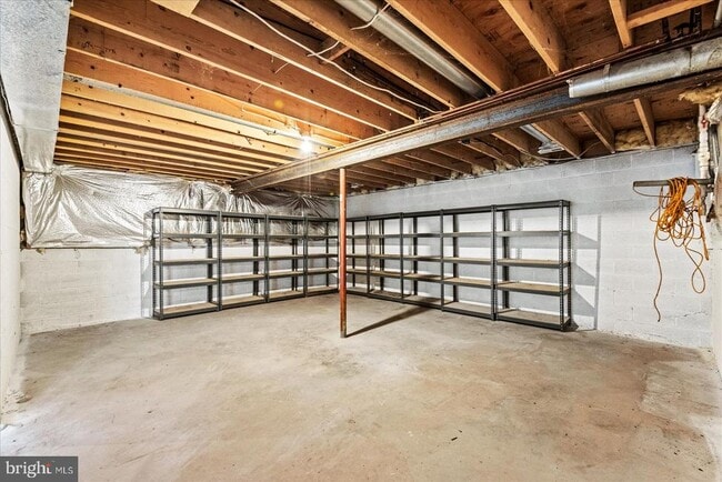 Building Photo - 7621 River Rd