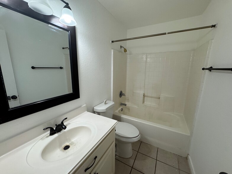 Building Photo - 6611 Rockdale Rd