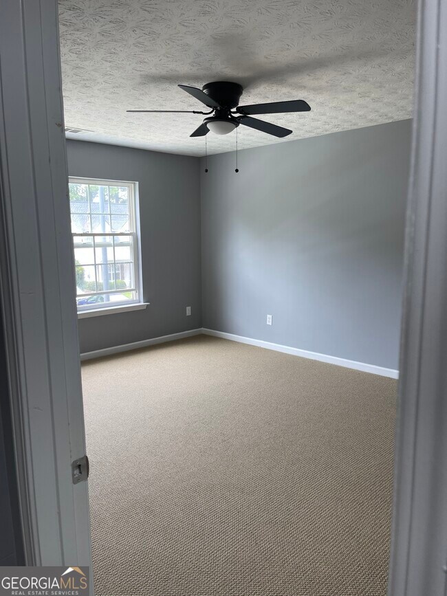 Building Photo - 116 Village Trce