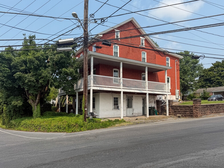 Building Photo - 504 Fivepointville Rd