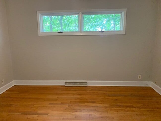 Building Photo - 3-Bedroom 2-bath home
