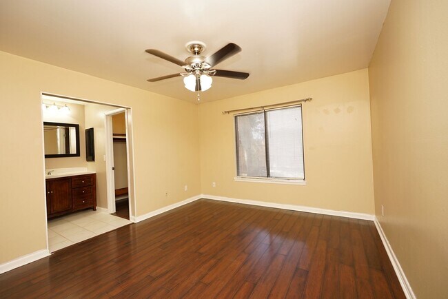 Building Photo - 104 Cedar Ridge Way