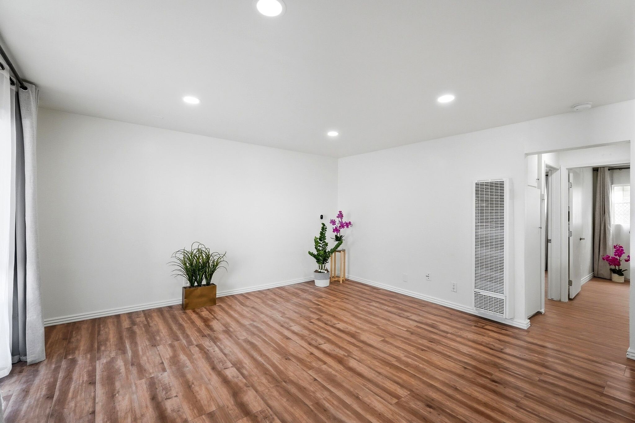 Building Photo - 13050 Dronfield Ave