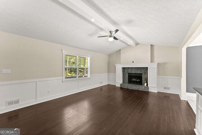 Building Photo - 4035 Thames Dr