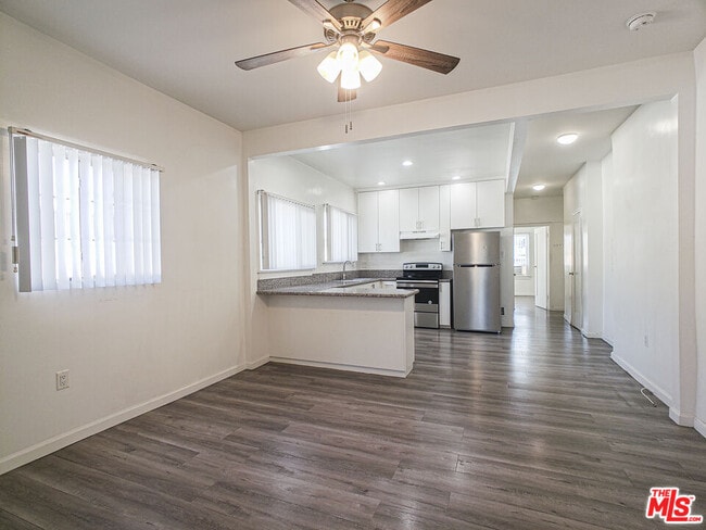 Building Photo - 336 S Wilton Pl