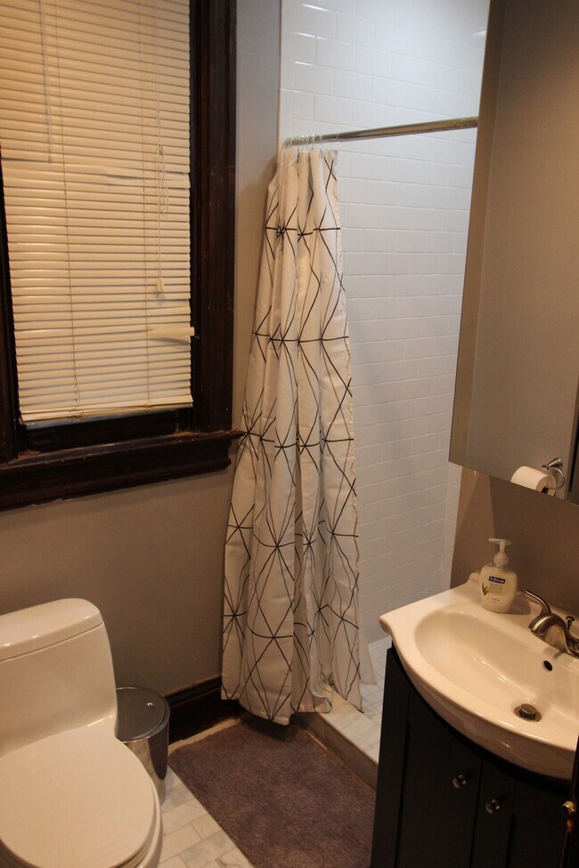 Building Photo - 1308 Potomac Ave SE