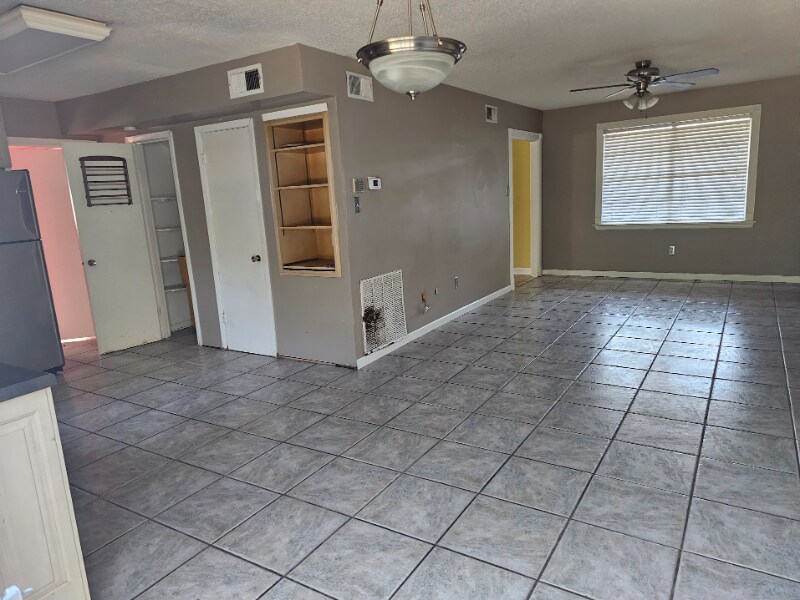 Building Photo - 1942 Mediamolle Dr