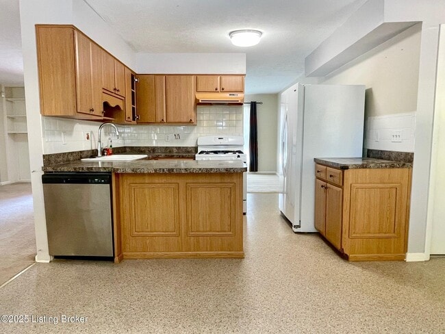 Building Photo - 4023 Tanglewood Dr