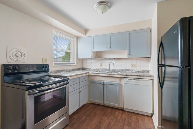 Building Photo - 4944 - 4958 Arbor Village Dr