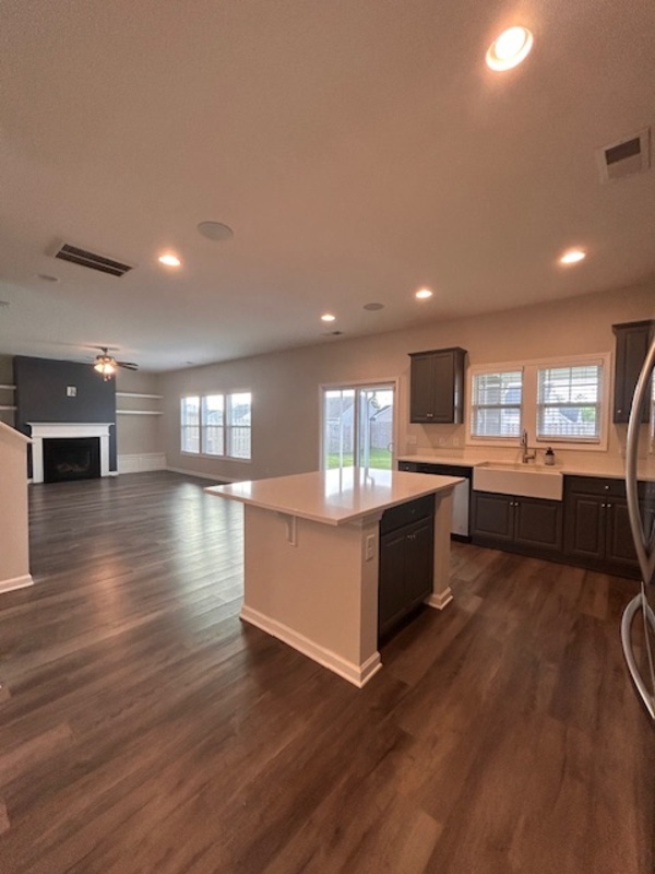 Building Photo - 747 Bustling Br Ln