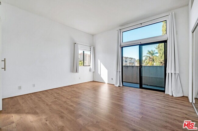 Building Photo - 9917 Tabor St