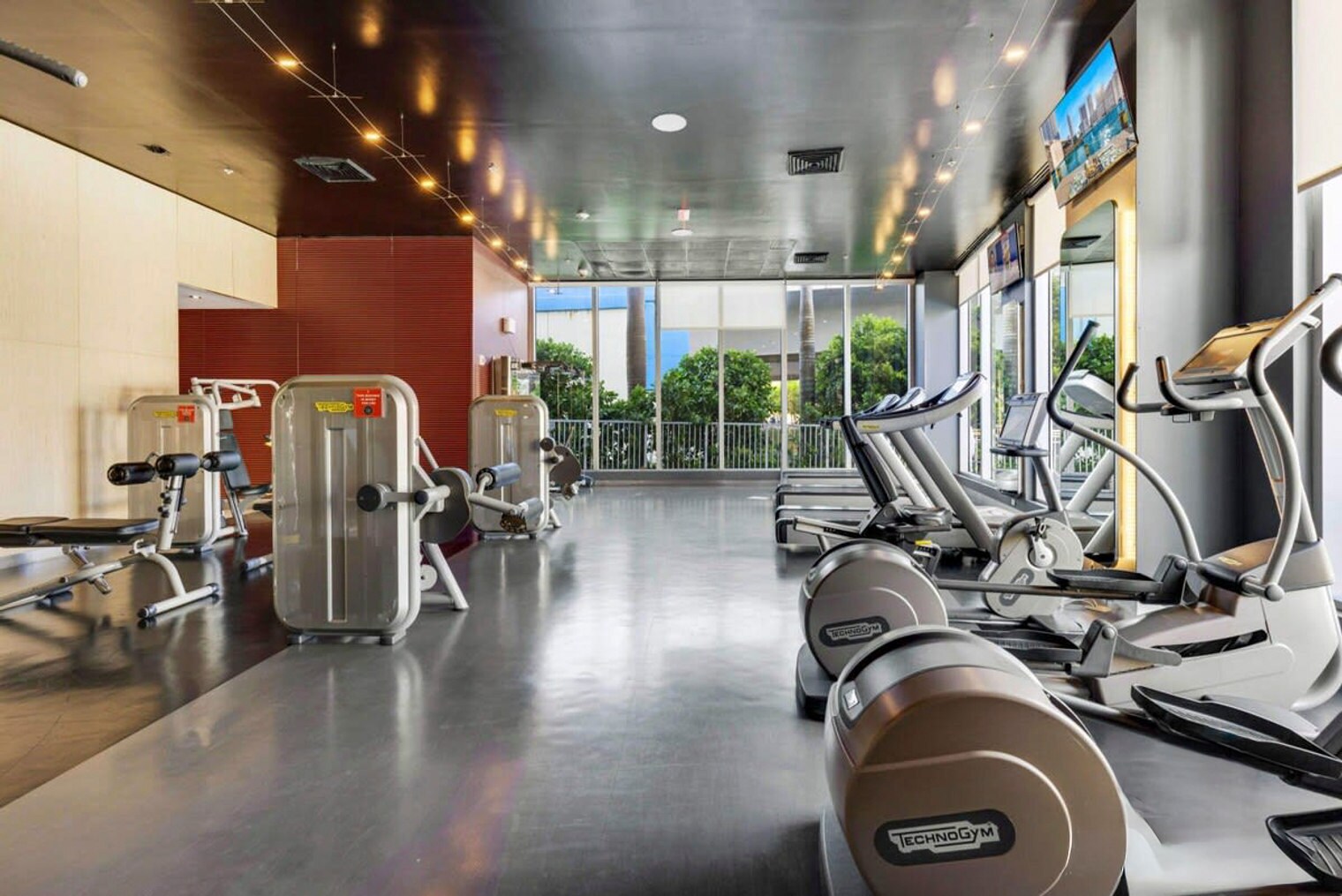 Building Photo - 1180 E Hallandale Beach Blvd