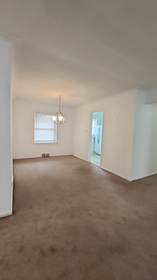 Building Photo - 21319 Kingsville St