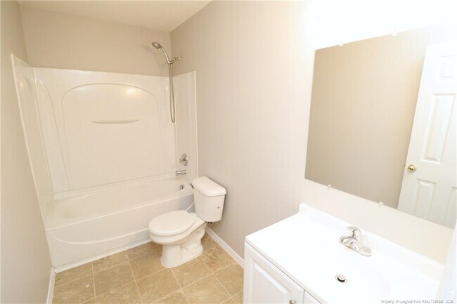 Building Photo - 5 Bellmore Ct