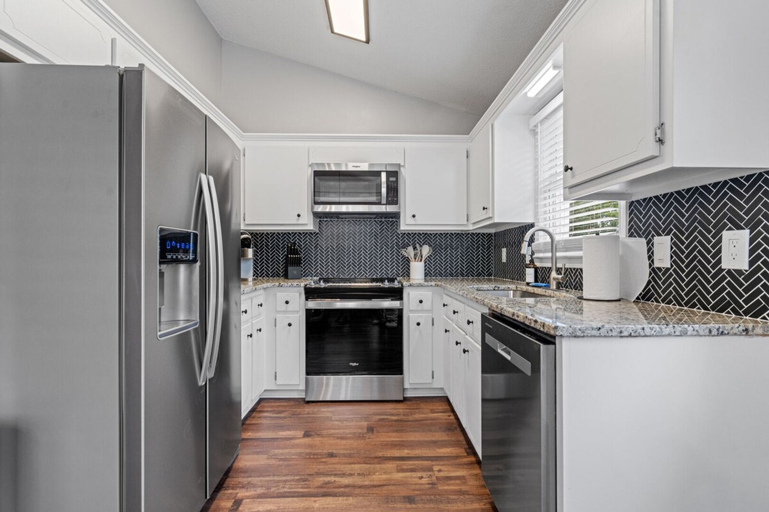 Building Photo - 13 Huntcliff Dr