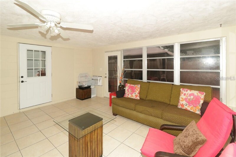 Building Photo - 11241 Linden Ln