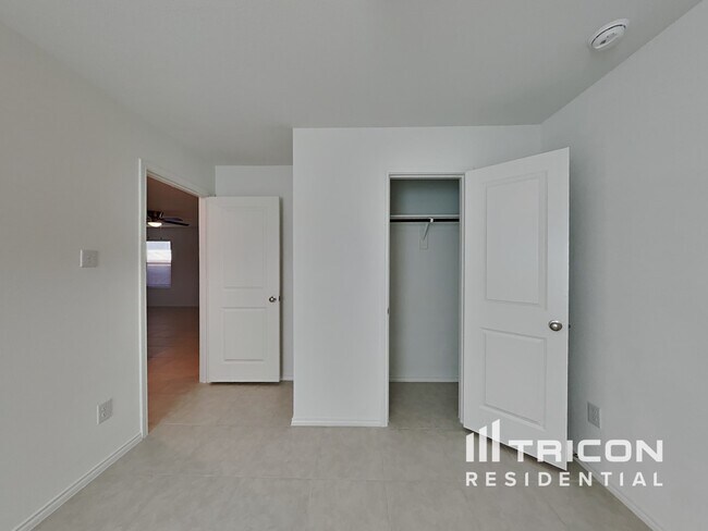 Building Photo - 5620 Rockrose Ln