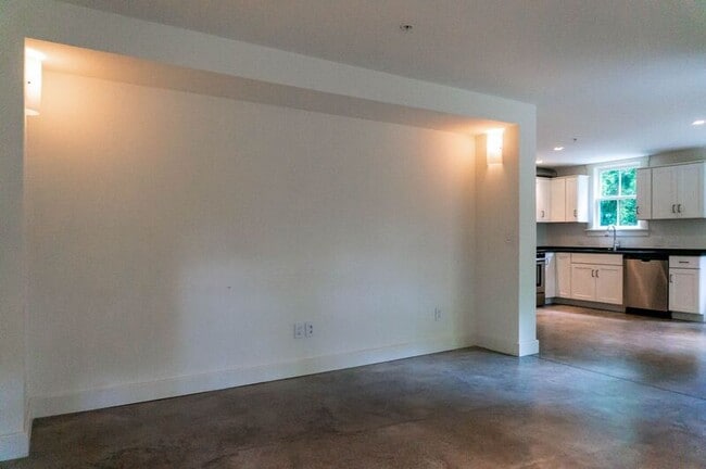 Building Photo - 23 Courtland Ave