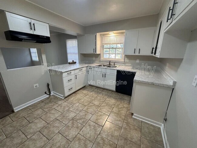 Building Photo - 3265 Hanna Dr