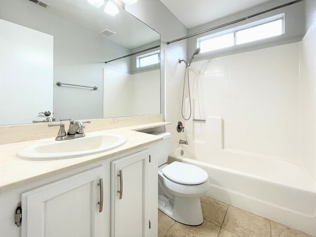 Building Photo - Charming Townhome in Desirable Calavera Hills!