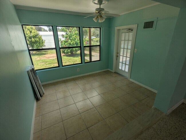 Building Photo - For Rent: 4 Bedroom, 3  Bathroom, Office/Den, Sunroom/Florida room, Large Shed, Huge backyard