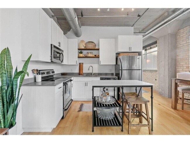 Building Photo - 748 N 3rd St