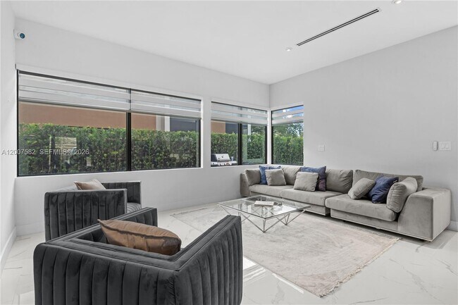 Building Photo - 17900 SW 149th Ave