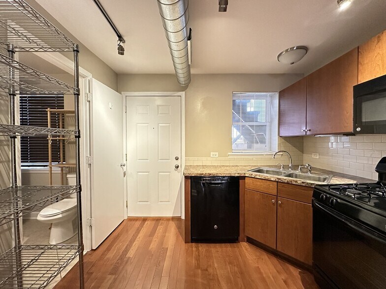 Building Photo - 674 N Orleans St