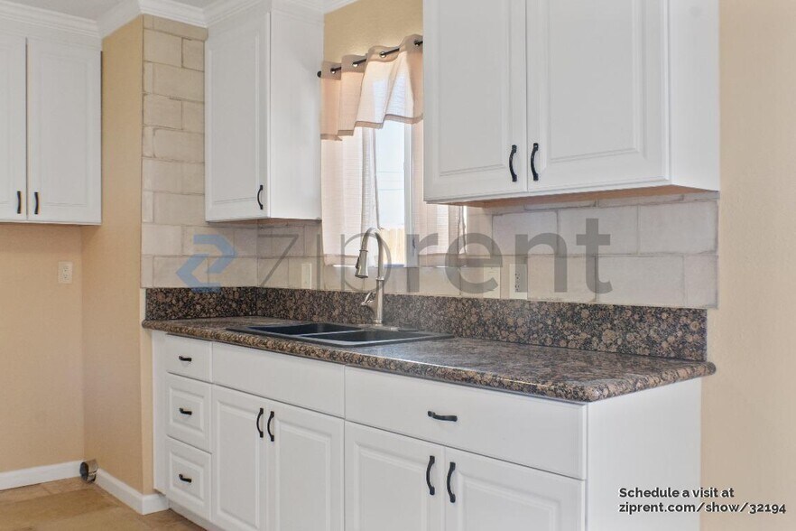 Building Photo - 11865 Ambrosio Dr