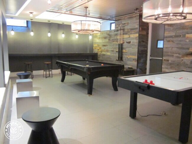 Building Photo - 185 Leonard St