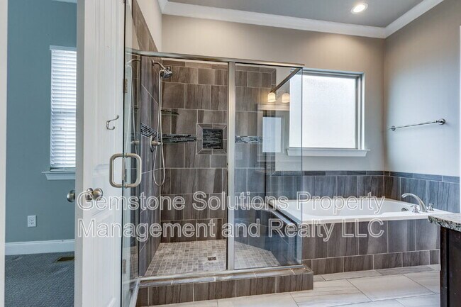 Building Photo - 2944 Hadley Close Ln